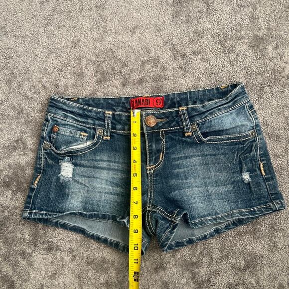 Zanadi denim mini shorts distressed low rise - Picture 5 of 6